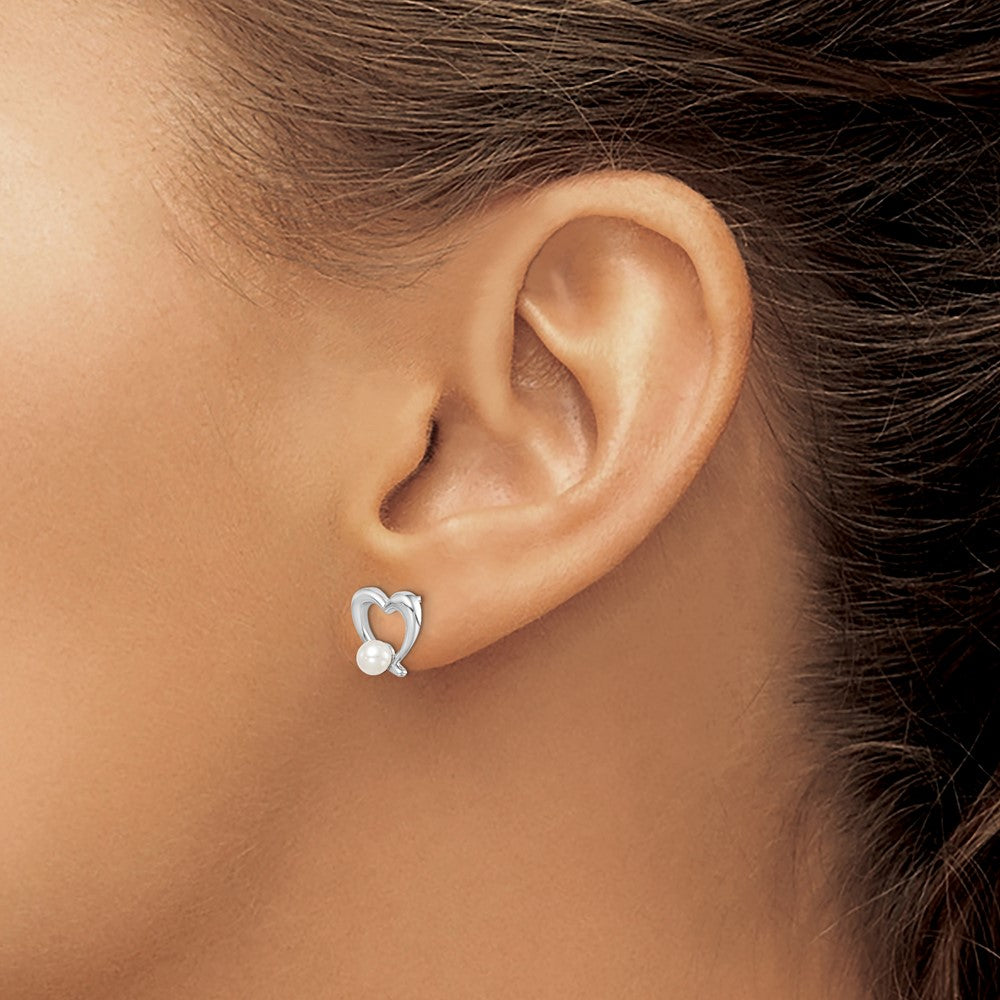 PSSE Sterling Silver Rhodium-plated 3-4mm White Round Freshwater Cultured Pearl Heart Post Earrings