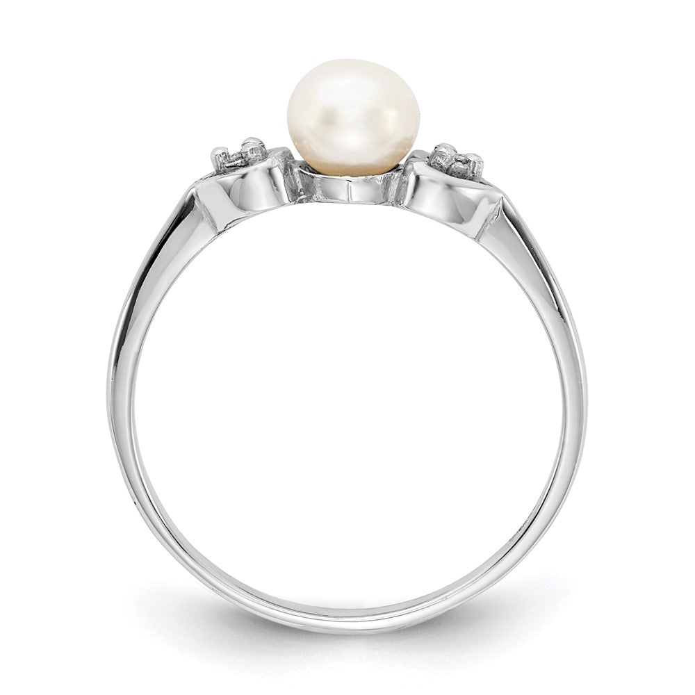 PGR 14k White Gold 4.5mm FW Cultured Pearl AA Diamond ring